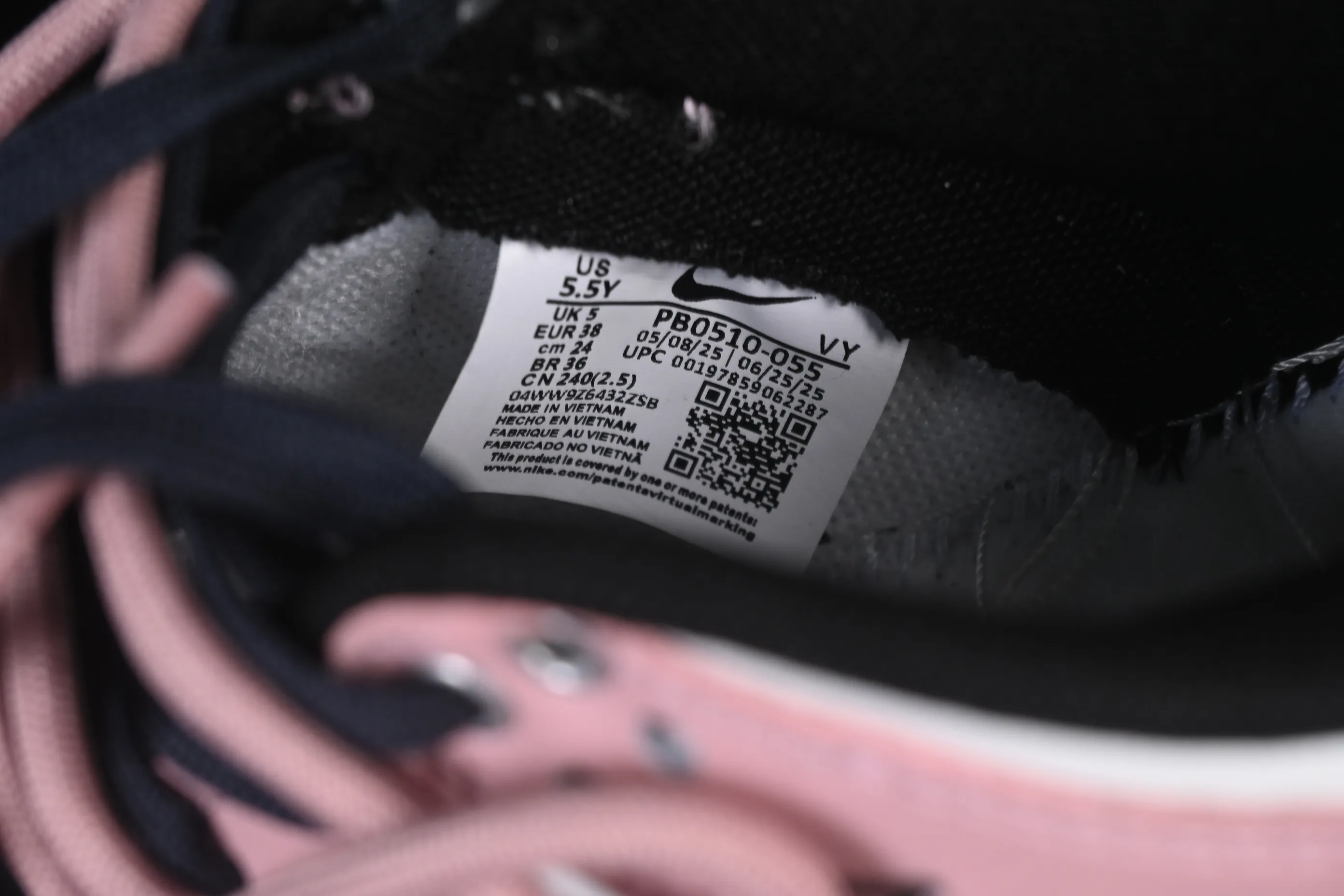 All categories Nk SB Dunk Series Nk SB Dunk Low High-end customized low-top sneakers Nike SB Dunk Low Valentine's Day strap Anniversary high-end customized low-top casual sneakers PB0510-055
